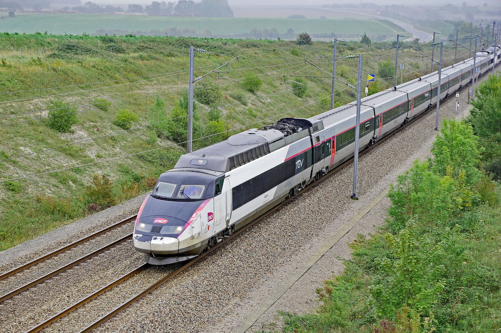 Quelles sont les gares TGV entre Paris et Lyon ?