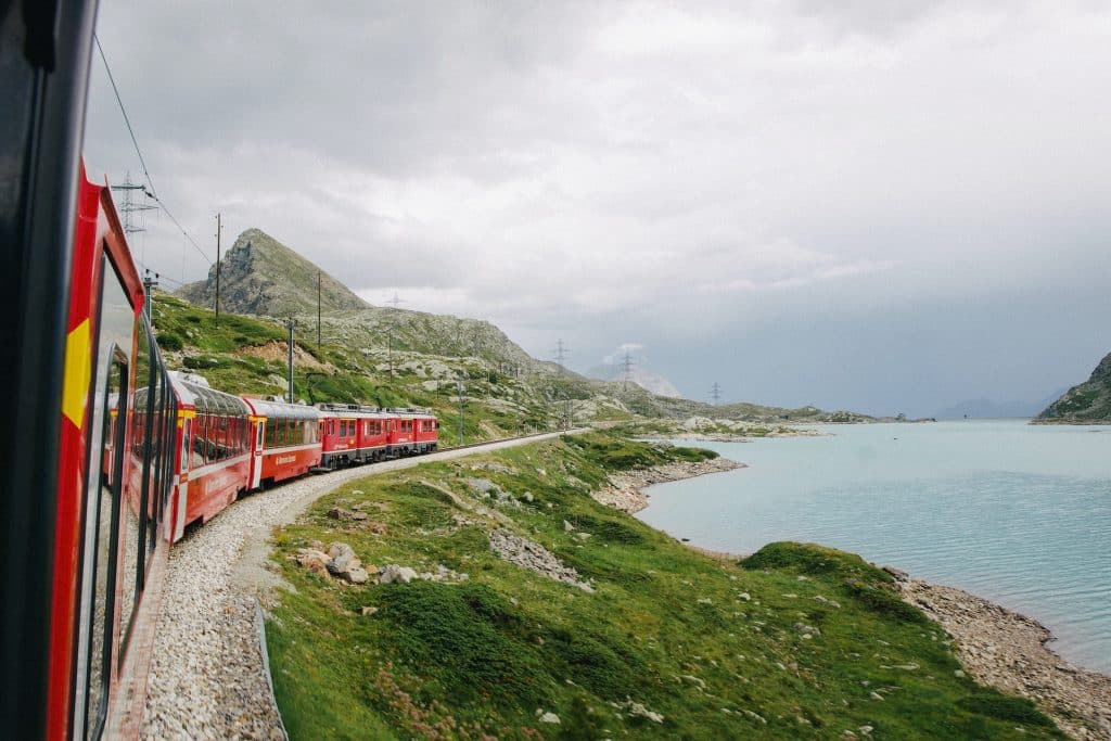 Voyage en train de luxe à travers le monde